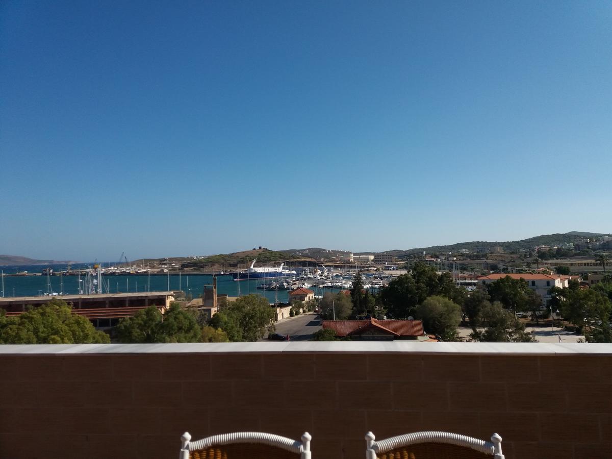Nikolakakis Rooms Lavrio Exterior foto