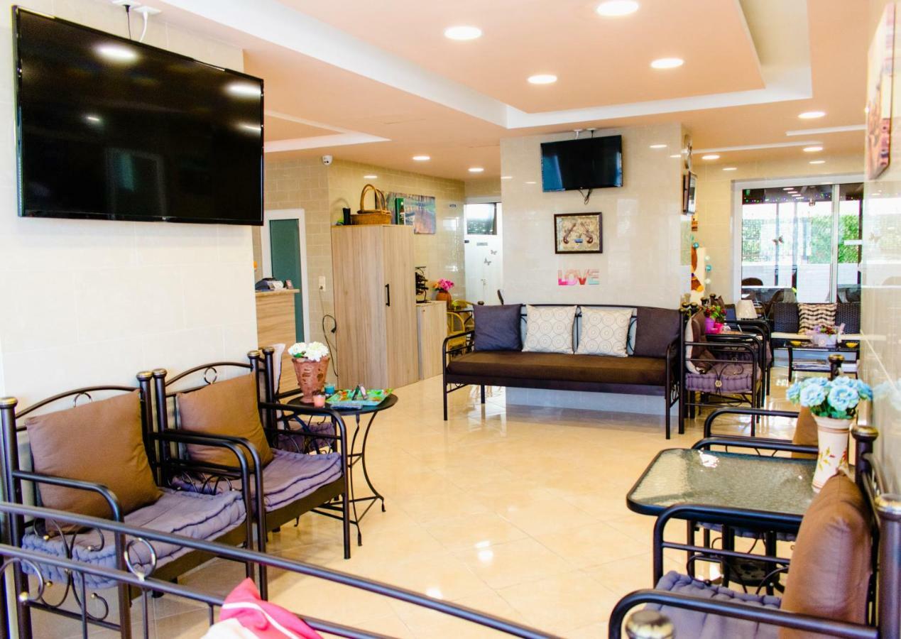 Nikolakakis Rooms Lavrio Exterior foto